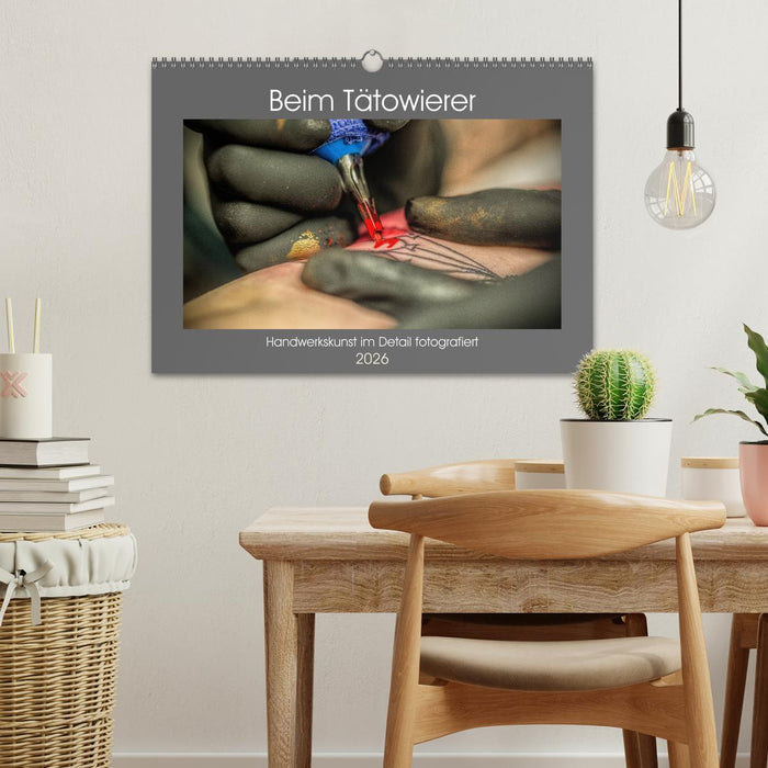 Beim Tätowierer (CALVENDO Wandkalender 2026)