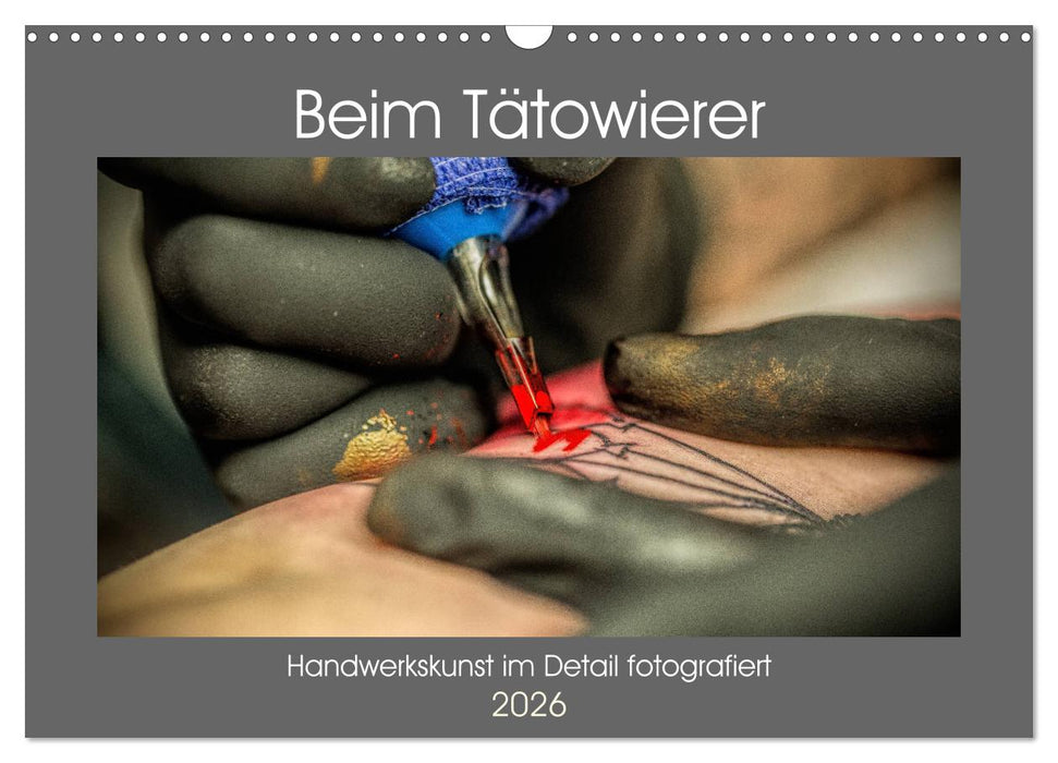 Beim Tätowierer (CALVENDO Wandkalender 2026)