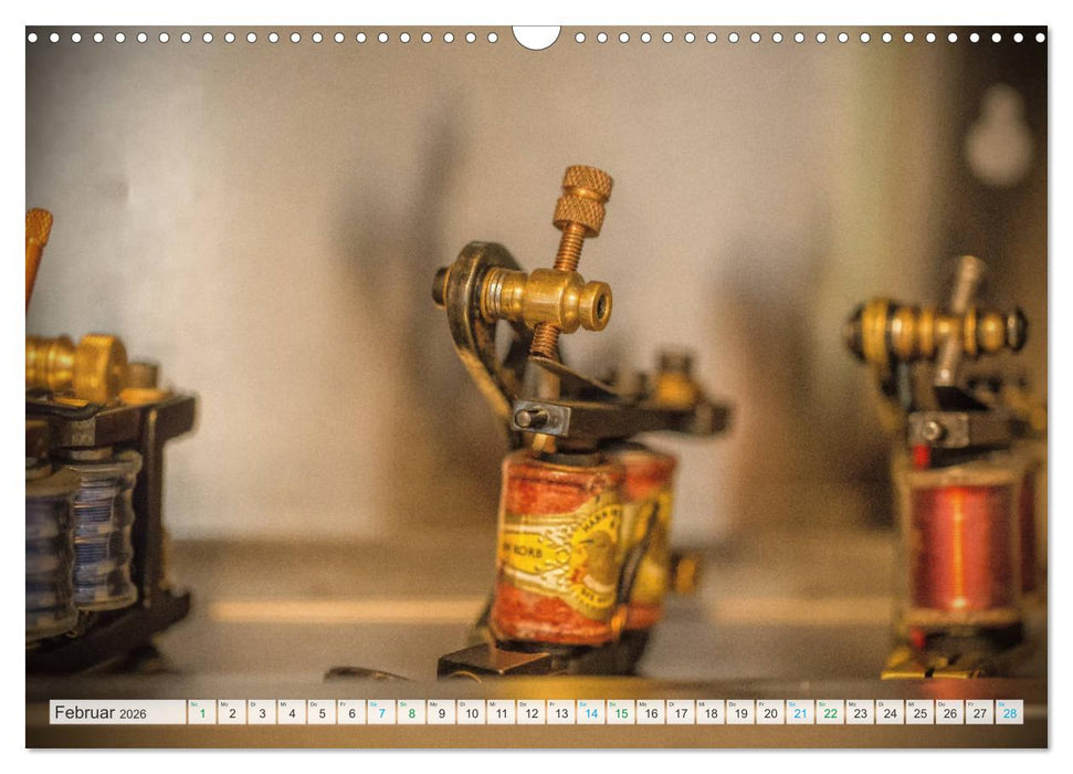 Beim Tätowierer (CALVENDO Wandkalender 2026)