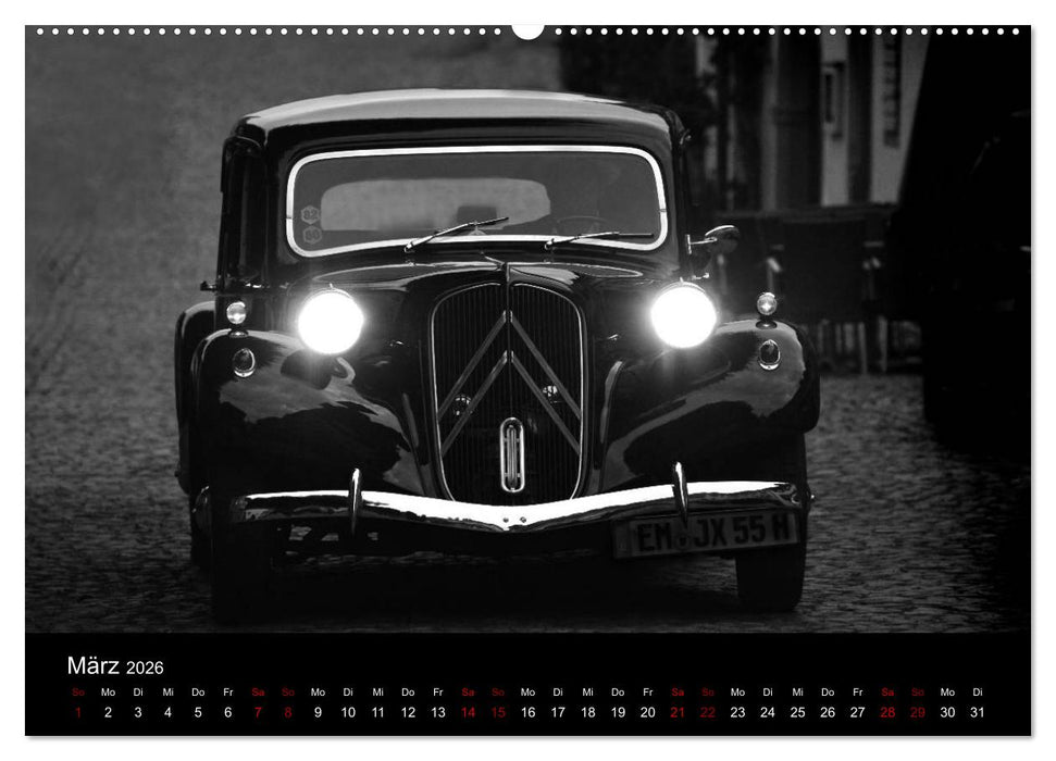 Citroën 11 CV Traction Avant in schwarzweiss (CALVENDO Wandkalender 2026)