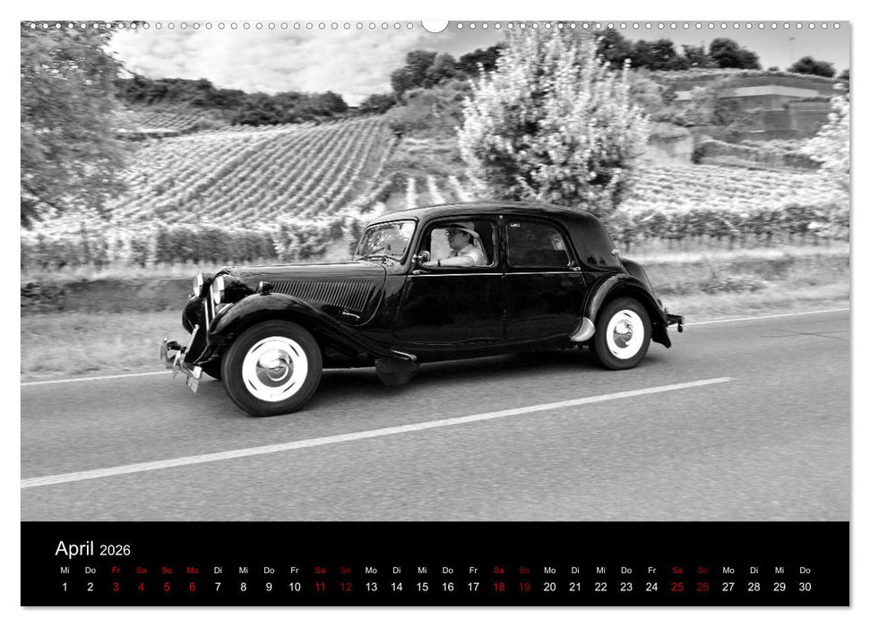 Citroën 11 CV Traction Avant in schwarzweiss (CALVENDO Wandkalender 2026)