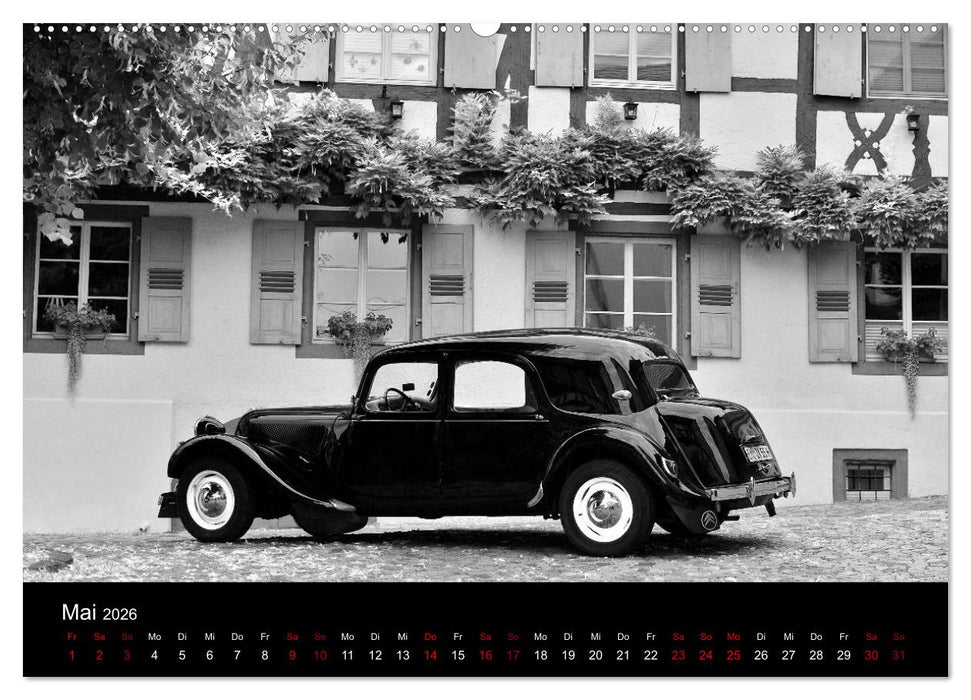 Citroën 11 CV Traction Avant in schwarzweiss (CALVENDO Wandkalender 2026)