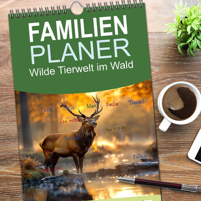 Wilde Tierwelt im Wald (CALVENDO Familienplaner 2026)