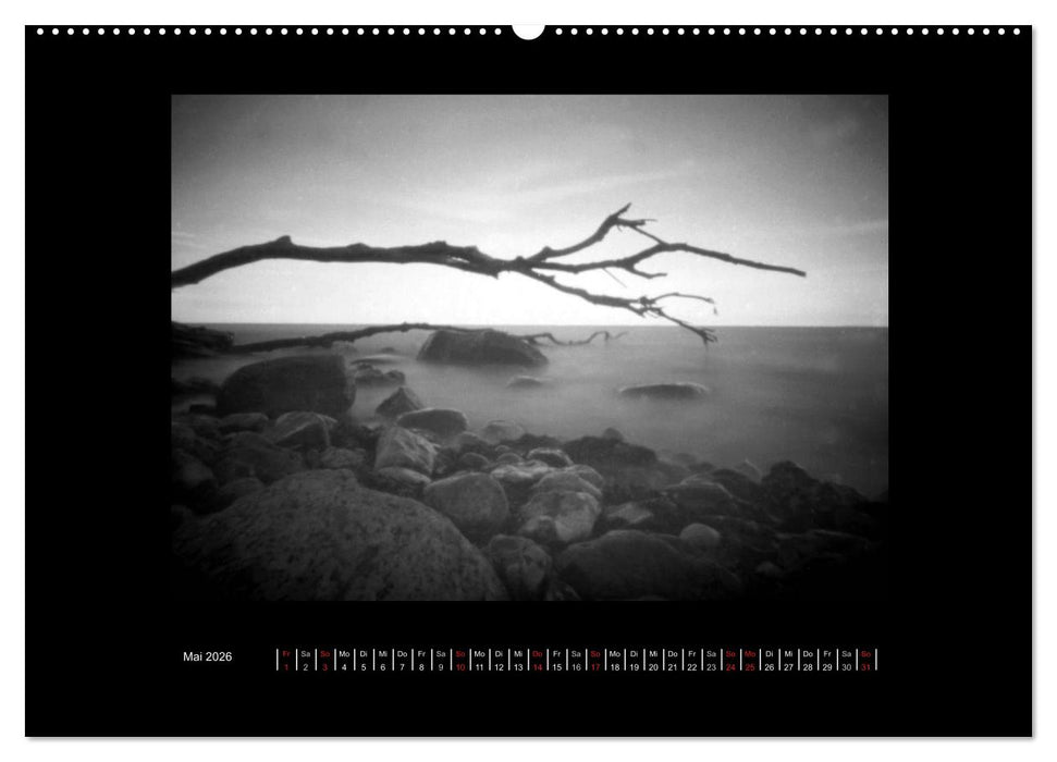 Aus der Zeit gefallen - Fotografie mit der Camera Obscura (CALVENDO Premium Wandkalender 2026)