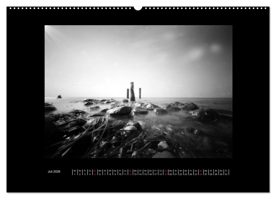 Aus der Zeit gefallen - Fotografie mit der Camera Obscura (CALVENDO Premium Wandkalender 2026)