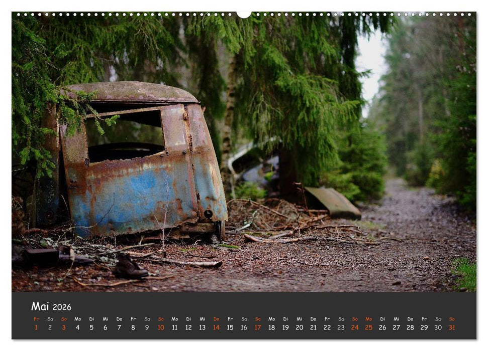 BILKYRKOGÅRDEN Der Autofriedhof im Kyrkö Mosse (CALVENDO Wandkalender 2026)