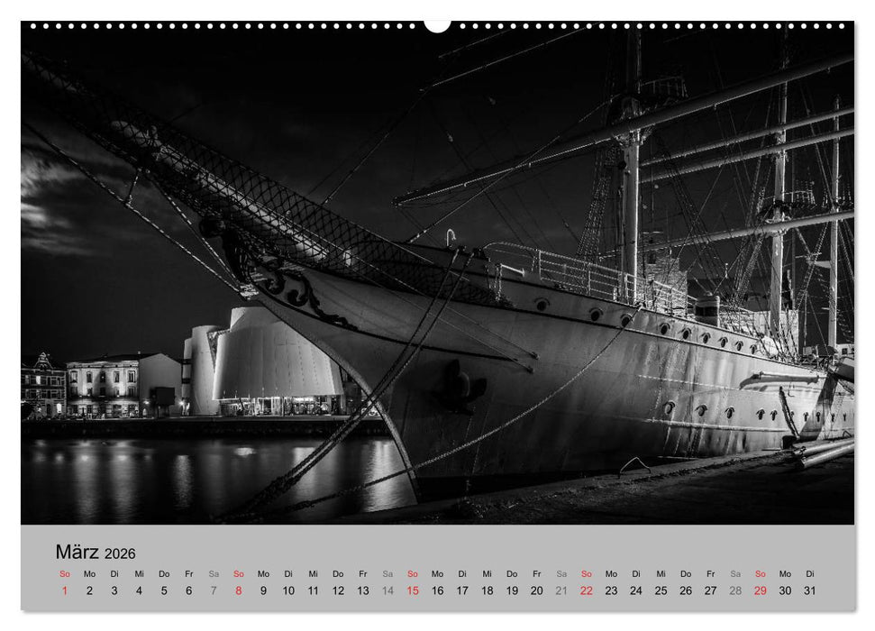 Hansestadt Stralsund bei Nacht (mit GPS-Koordinaten) (CALVENDO Wandkalender 2026)