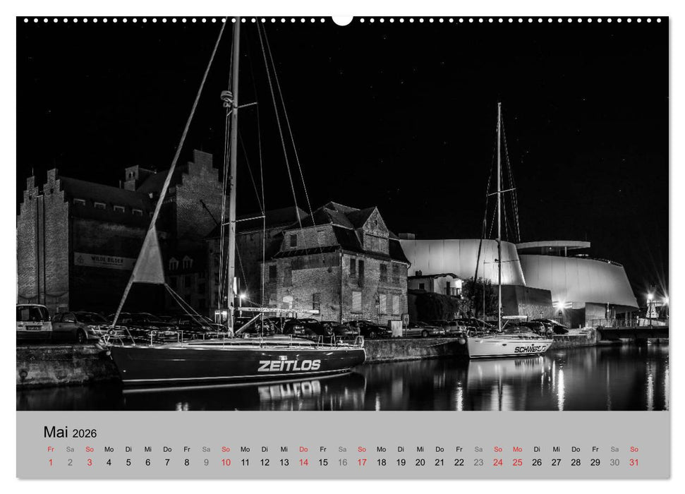 Hansestadt Stralsund bei Nacht (mit GPS-Koordinaten) (CALVENDO Wandkalender 2026)