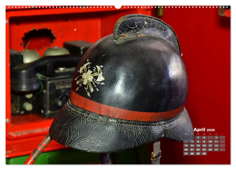 Historische Feuerwehrhelme (CALVENDO Premium Wandkalender 2026)