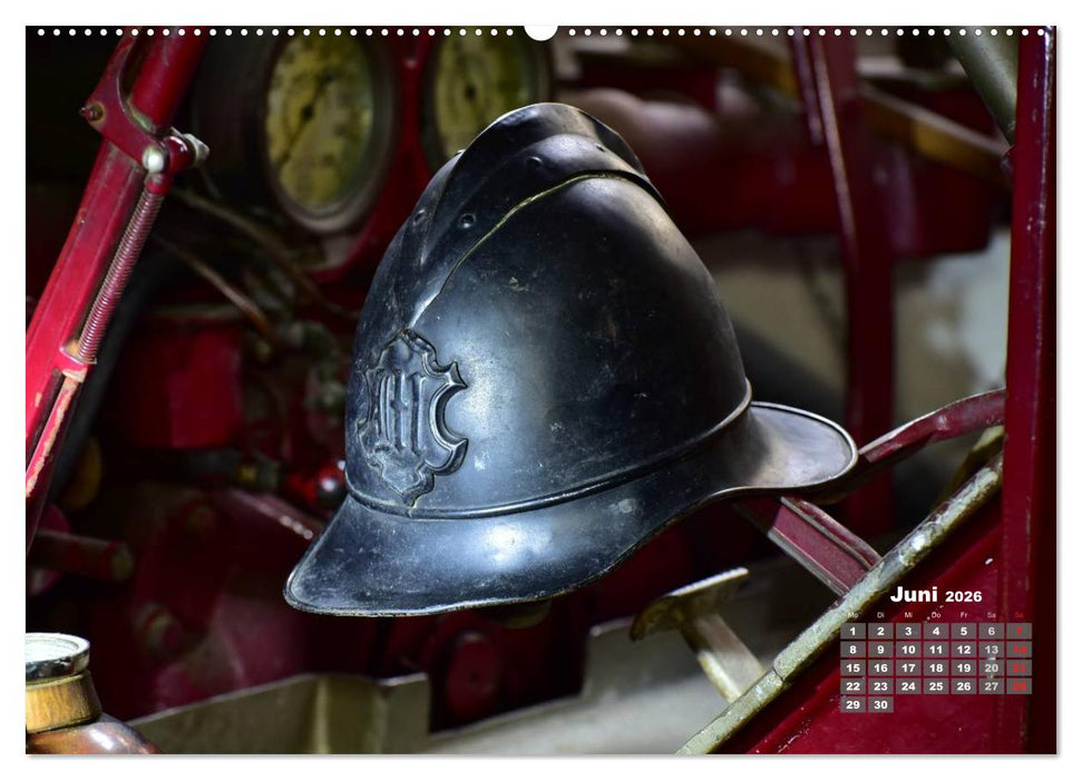 Historische Feuerwehrhelme (CALVENDO Premium Wandkalender 2026)