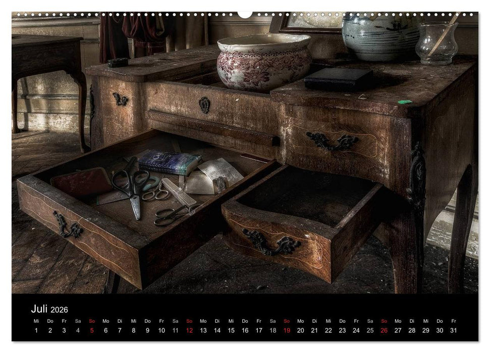 Lost Places - Auch der Verfall hat seinen Charme (CALVENDO Premium Wandkalender 2026)