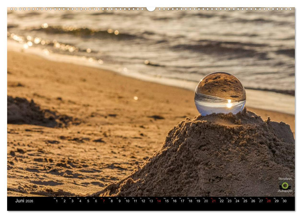 Glaskugel, Die Welt ist eine Kugel (CALVENDO Premium Wandkalender 2026)