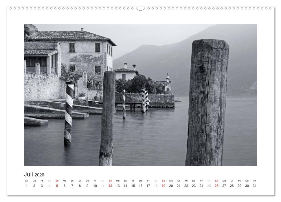 Limone sul Garda schwarzweiß (CALVENDO Premium Wandkalender 2026)