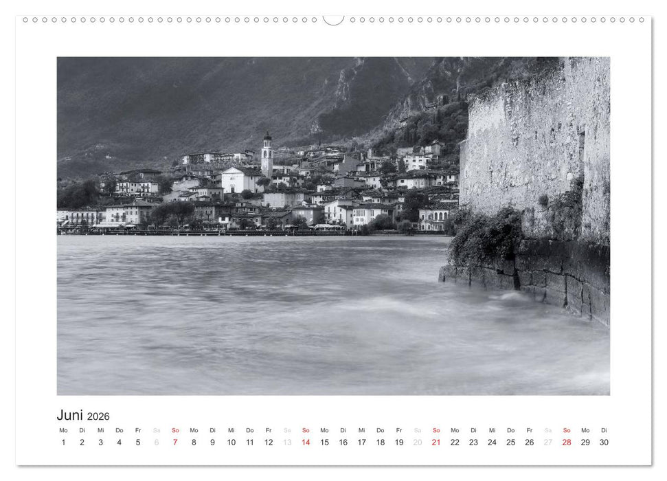 Limone sul Garda schwarzweiß (CALVENDO Wandkalender 2026)
