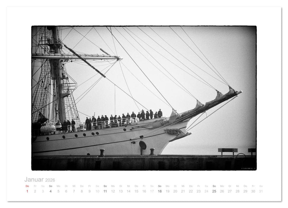 Gorch Fock - zeitlose Eindrücke (CALVENDO Wandkalender 2026)