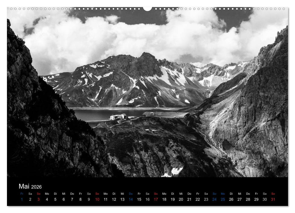 BERGE IN SCHWARZ WEISS (CALVENDO Premium Wandkalender 2026)