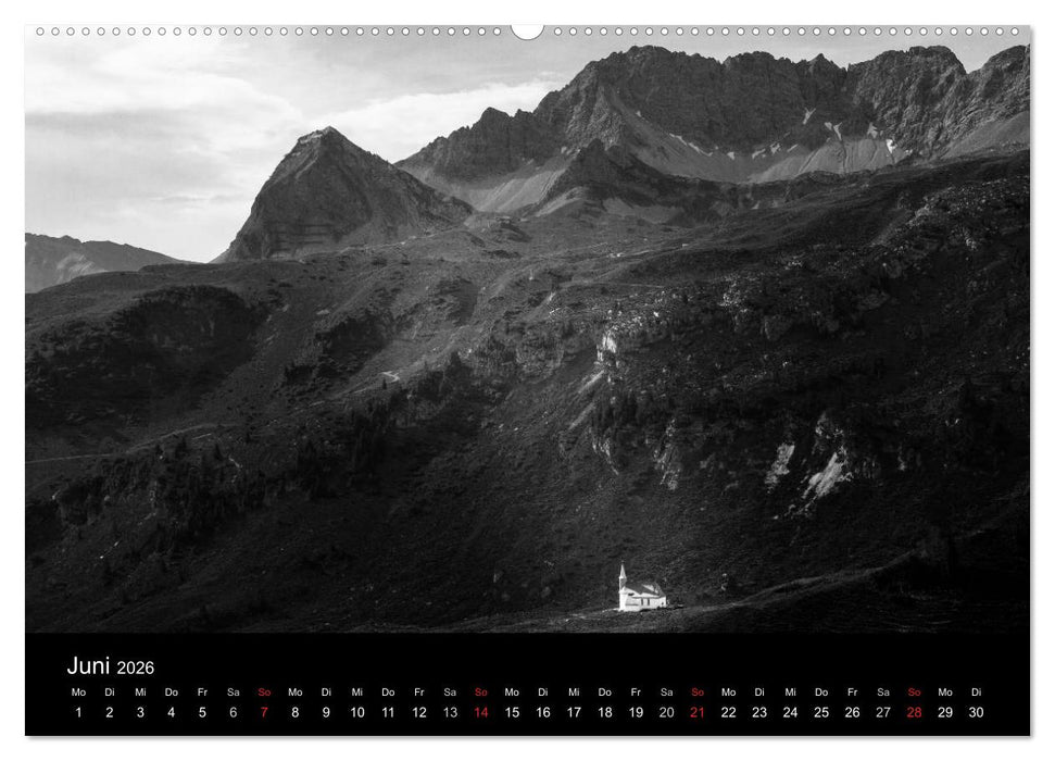 BERGE IN SCHWARZ WEISS (CALVENDO Wandkalender 2026)
