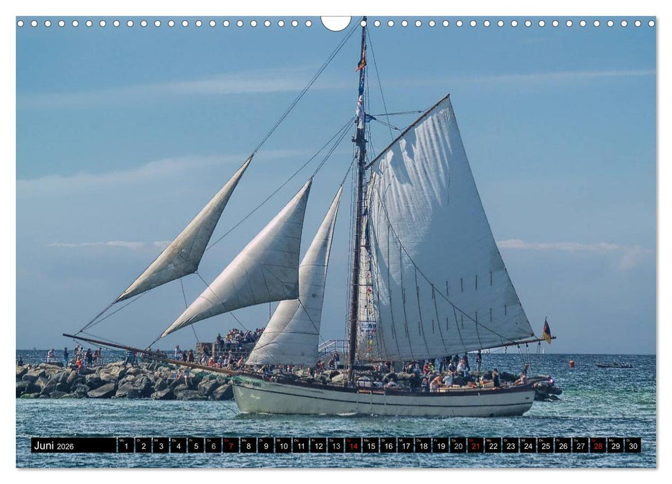 Segelschiffe vor Warnemünde (CALVENDO Wandkalender 2026)