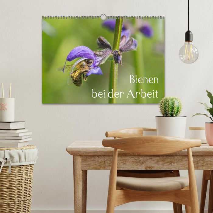 Bienen bei der Arbeit (CALVENDO Wandkalender 2026)