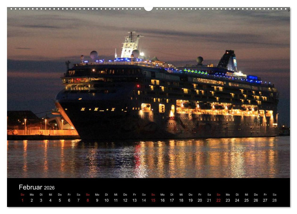 Cruiseliner in Warnemünde (CALVENDO Wandkalender 2026)