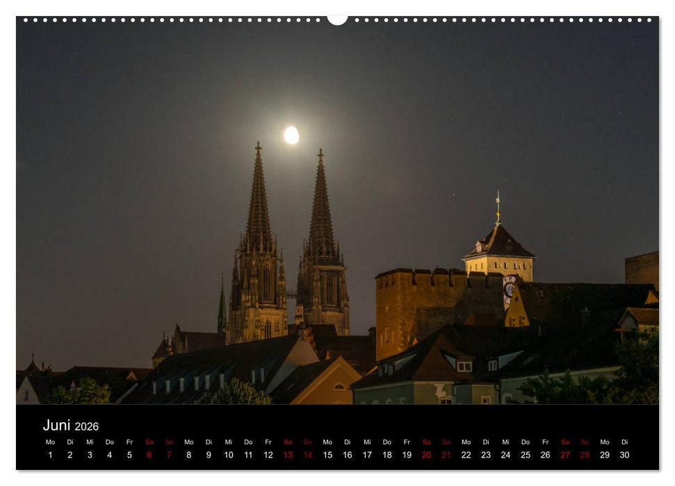 Regensburg bei Nacht (CALVENDO Wandkalender 2026)