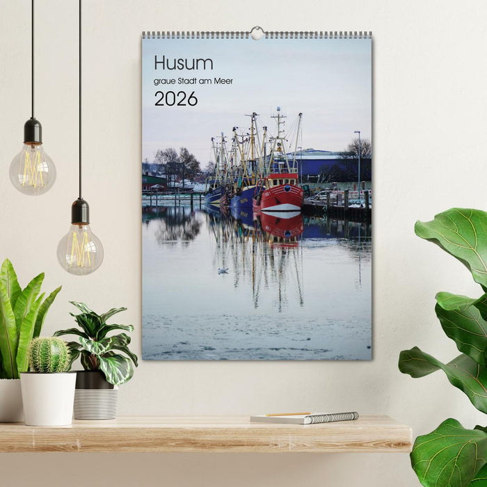 Husum - graue Stadt am Meer (CALVENDO Wandkalender 2026)