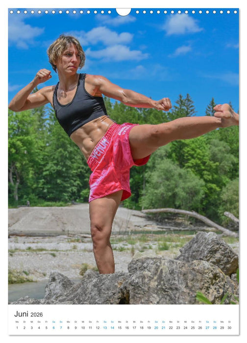 female fighter - Kampfsportlerinnen - pink shorts (CALVENDO Wandkalender 2026)