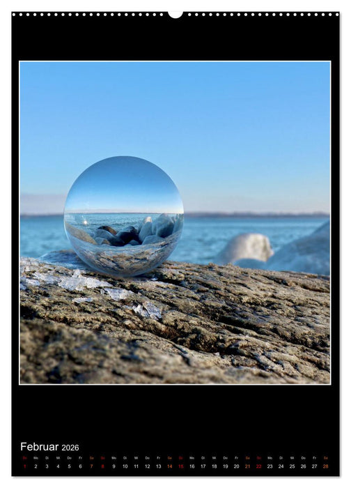 Momente aus Glas – Glaskugelfotografie (CALVENDO Wandkalender 2026)