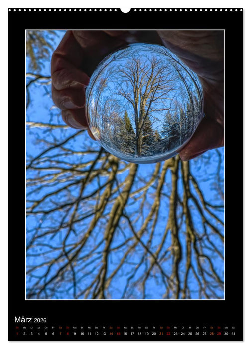 Momente aus Glas – Glaskugelfotografie (CALVENDO Wandkalender 2026)