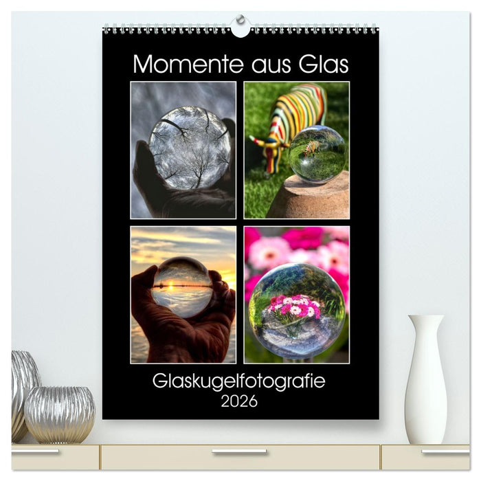 Momente aus Glas – Glaskugelfotografie (CALVENDO Premium Wandkalender 2026)