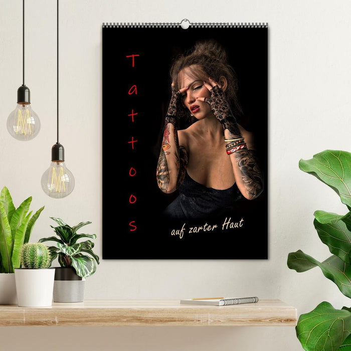 Portraits von tätowierten Frauen (CALVENDO Wandkalender 2026)