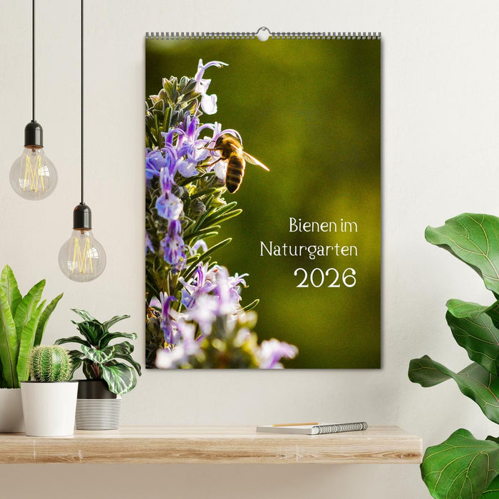Bienen im Naturgarten (CALVENDO Wandkalender 2026)