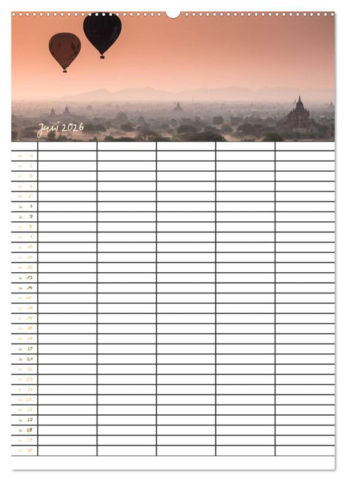 Goldenes Myanmar - Familienkalender 2026 (CALVENDO Premium Wandkalender 2026)
