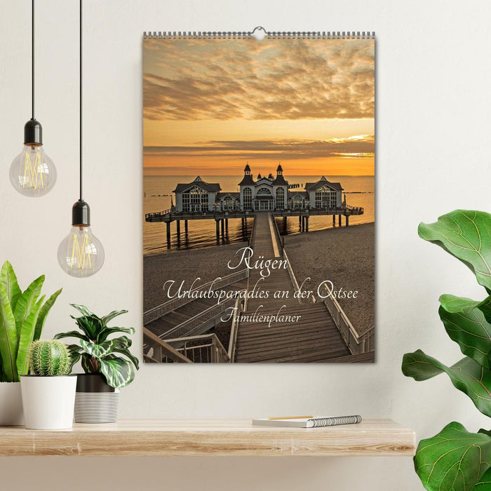 Rügen - Urlaubsparadies an der Ostsee - Familienplaner (CALVENDO Wandkalender 2026)