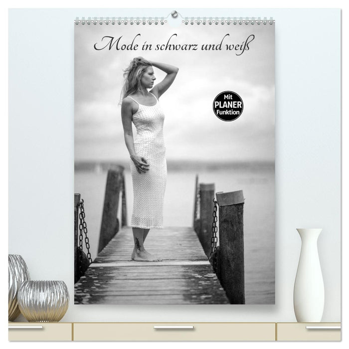 Mode in schwarz und weiß (CALVENDO Premium Wandkalender 2026)