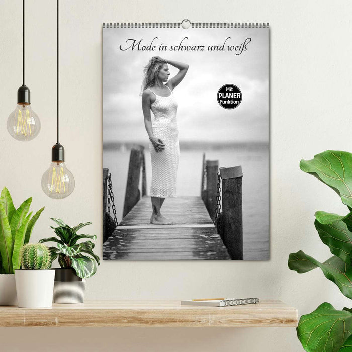 Mode in schwarz und weiß (CALVENDO Wandkalender 2026)