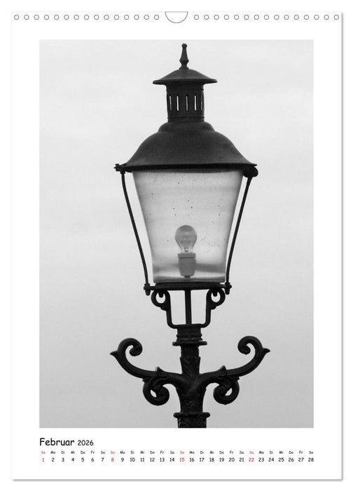 Straßenlaternen Monochrom (CALVENDO Wandkalender 2026)