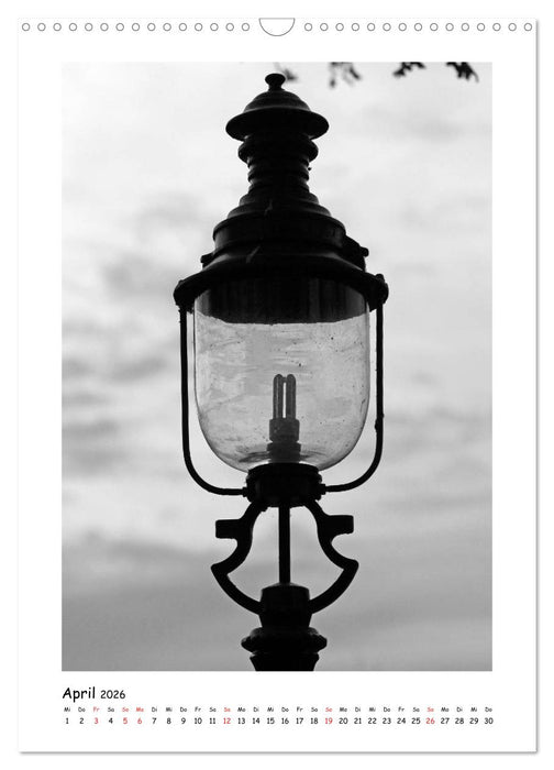 Straßenlaternen Monochrom (CALVENDO Wandkalender 2026)