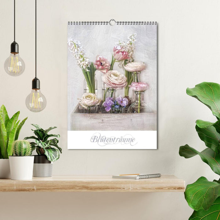 Blütenträume (CALVENDO Wandkalender 2026)