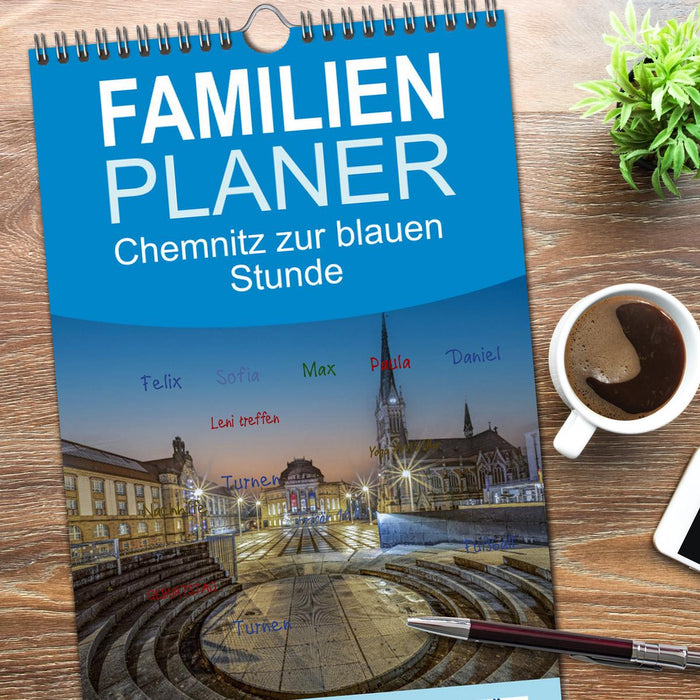 Chemnitz zur blauen Stunde (CALVENDO Familienplaner 2026)