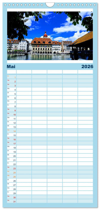 Luzern, die Stadt im Zentrum der Schweiz (CALVENDO Familienplaner 2026)