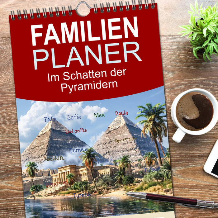 Im Schatten der Pyramidern (CALVENDO Familienplaner 2026)