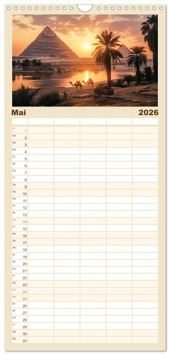Im Schatten der Pyramidern (CALVENDO Familienplaner 2026)