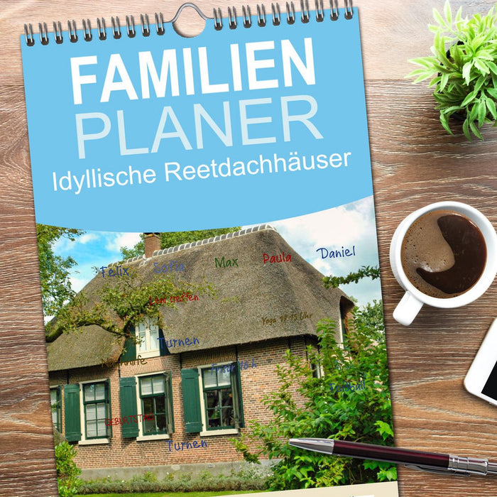 Idyllische Reetdachhäuser (CALVENDO Familienplaner 2026)