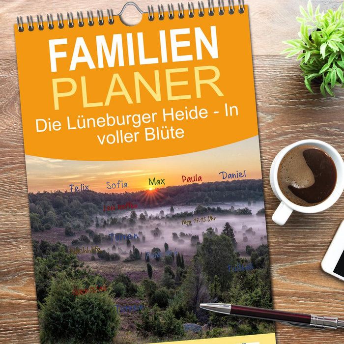 Die Lüneburger Heide - In voller Blüte (CALVENDO Familienplaner 2026)