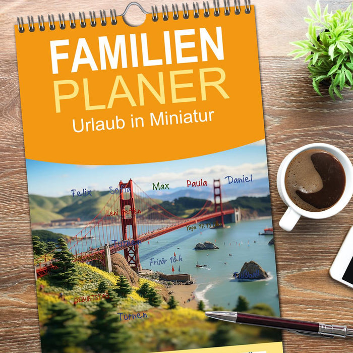 Urlaub in Miniatur (CALVENDO Familienplaner 2026)