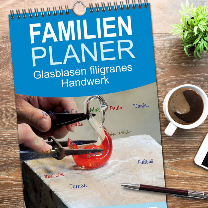 Glasblasen filigranes Handwerk (CALVENDO Familienplaner 2026)