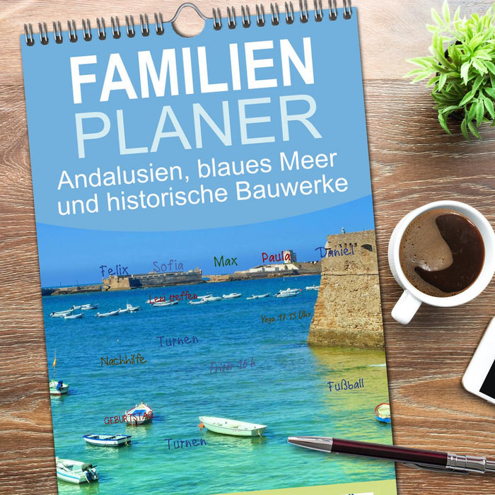 Andalusien, blaues Meer und historische Bauwerke (CALVENDO Familienplaner 2026)