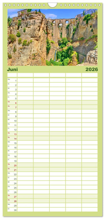 Andalusien, blaues Meer und historische Bauwerke (CALVENDO Familienplaner 2026)