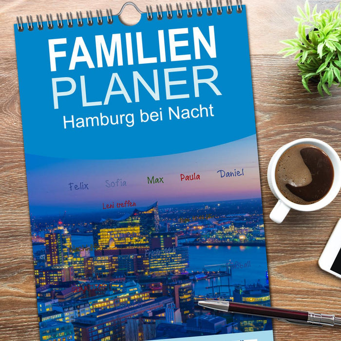 Hamburg bei Nacht (CALVENDO Familienplaner 2026)
